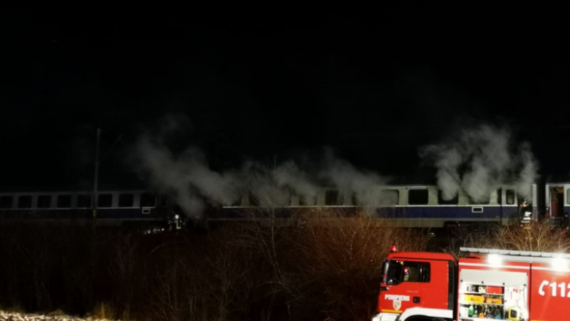 Un tren de călători a luat foc în mers, în Bistrița-Năsăud. Sursa foto: Bistriteanul.ro