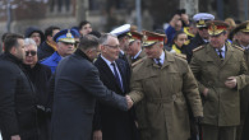 Robert Cazanciuc și Sorin Cîmpeanu, la ceremonia de depunere de coroane de flori la Monumentul Domnitorului Alexandru Ioan Cuza din Dealul Patriarhiei Române. Foto: Inquam Photos/ Saul Pop | Poza 11 din 22