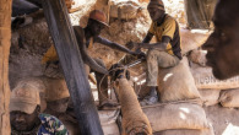 
Minerii de ocazie din Mali caută aur în condiții extrem de periculoase. Sursa foto: Profimedia Images | Poza 7 din 30