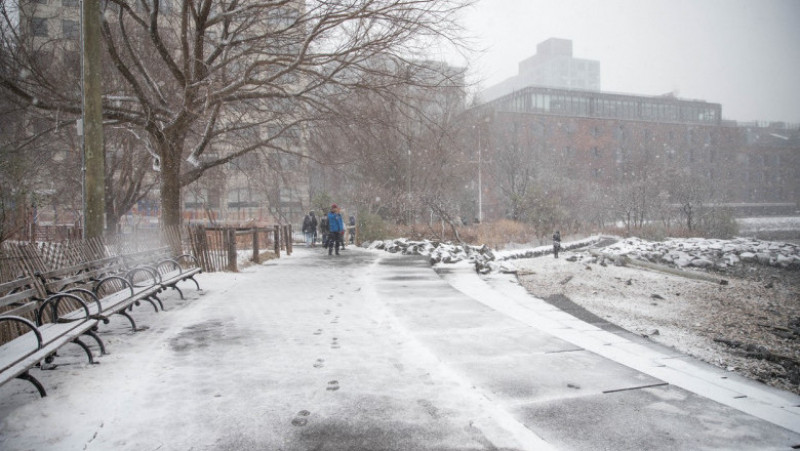 Cel puţin 50 de persoane au murit în această săptămână din cauza vremii severe de iarnă care afectează Statele Unite. FOTO: Profimedia Images