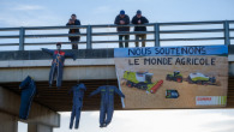 Fermierii din Franța blochează de patru zile o autostradă, au pus baraje pe o șosea și amenință că asta nu e totul. FOTO: Profimedia Images | Poza 6 din 8