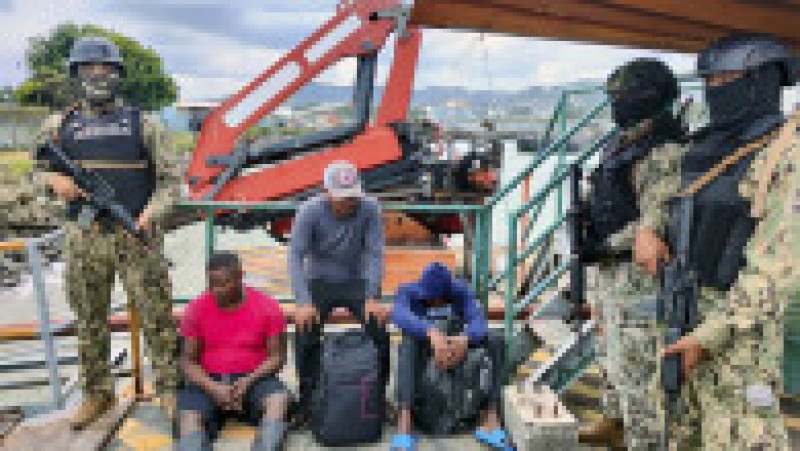 Traficanții sud-americani transportă tone de droguri pe sub apă, încercând să păcălească vigilența autorităților. Foto: Profimedia | Poza 9 din 14