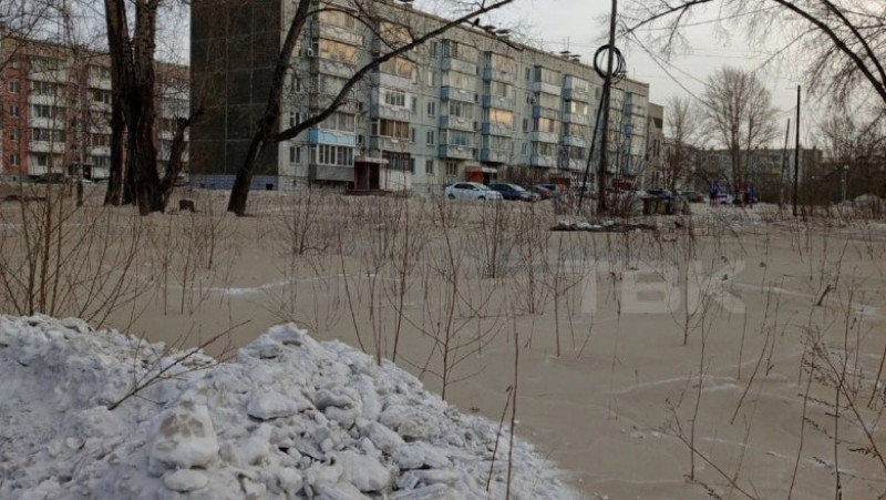 Orașul siberian Achinsk a fost acoperit de zăpadă gri. FOTO: Telegram