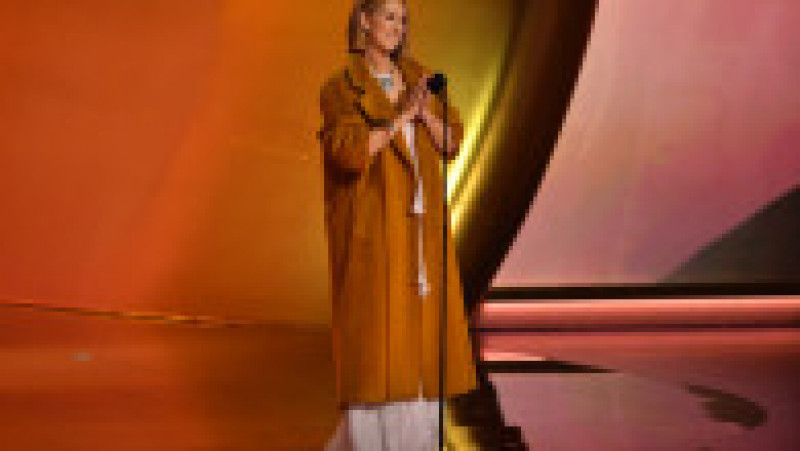 Cântăreaţa canadiană Celine Dion, care a fost diagnosticată cu sindromul persoanei rigide, a urcat pe scena ceremoniei de decernare a Premiilor Grammy 2024 pentru a înmâna premiul "Albumul anului" FOTO: Profimedia Images | Poza 20 din 31