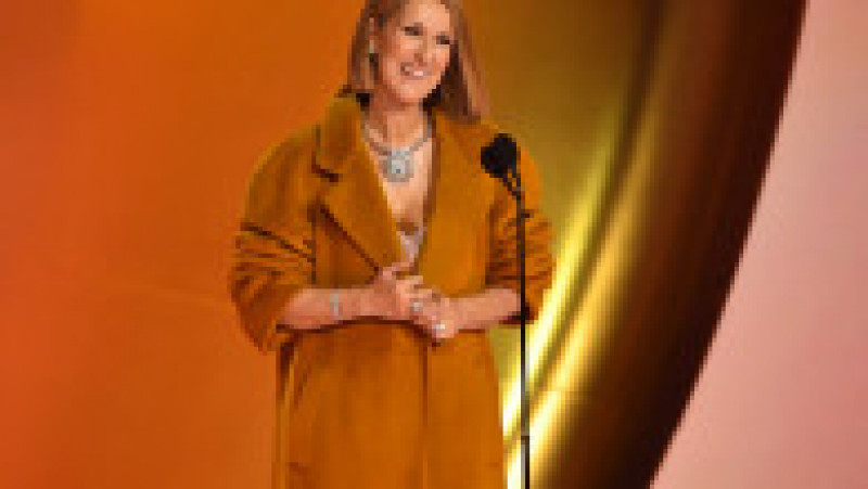 Cântăreaţa canadiană Celine Dion, care a fost diagnosticată cu sindromul persoanei rigide, a urcat pe scena ceremoniei de decernare a Premiilor Grammy 2024 pentru a înmâna premiul "Albumul anului" FOTO: Profimedia Images | Poza 2 din 31