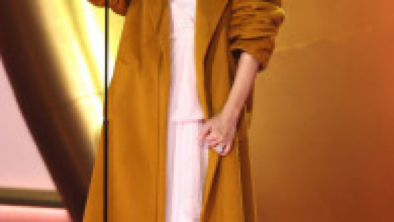 Cântăreaţa canadiană Celine Dion, care a fost diagnosticată cu sindromul persoanei rigide, a urcat pe scena ceremoniei de decernare a Premiilor Grammy 2024 pentru a înmâna premiul "Albumul anului" FOTO: Profimedia Images | Poza 16 din 31
