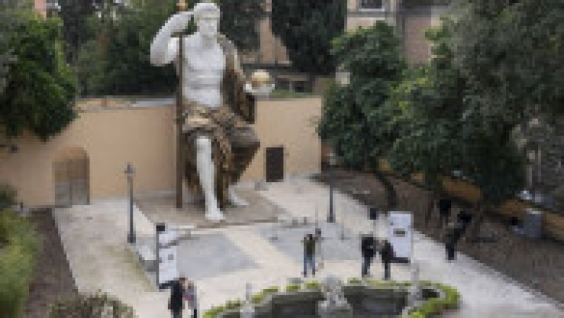 O reproducere a statuii lui Constantin, de 13 metri înălţime, a fost dezvelită marţi la Roma. Foto: Profimedia | Poza 14 din 14