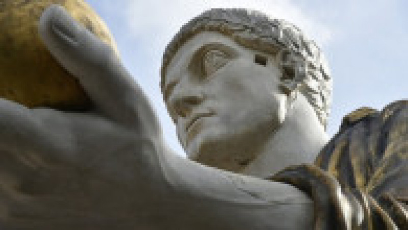 O reproducere a statuii lui Constantin, de 13 metri înălţime, a fost dezvelită marţi la Roma. Foto: Profimedia | Poza 1 din 14