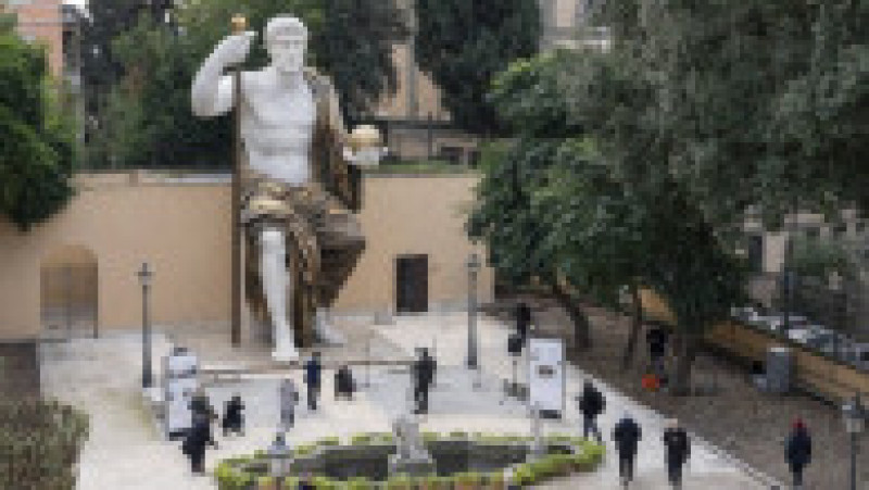 O reproducere a statuii lui Constantin, de 13 metri înălţime, a fost dezvelită marţi la Roma. Foto: Profimedia | Poza 8 din 14