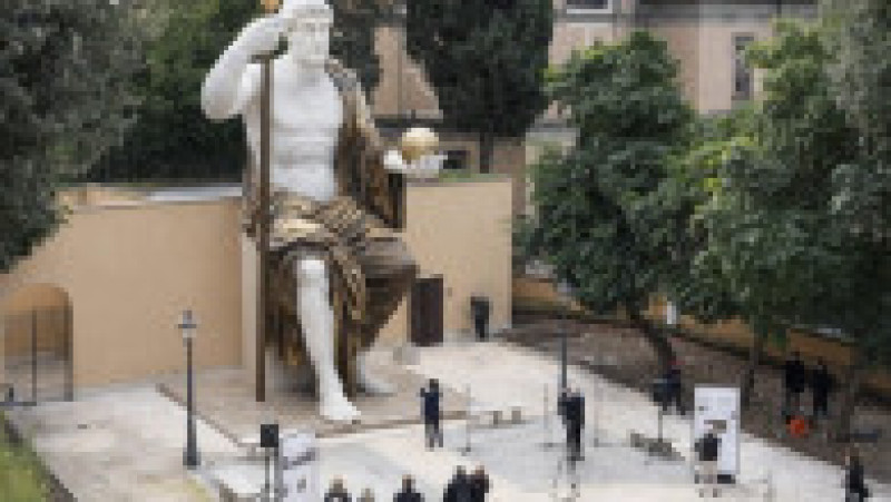 O reproducere a statuii lui Constantin, de 13 metri înălţime, a fost dezvelită marţi la Roma. Foto: Profimedia | Poza 10 din 14