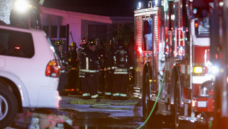 Un avion s-a prăbușit peste un cartier de case din Florida. FOTO: Profimedia Images