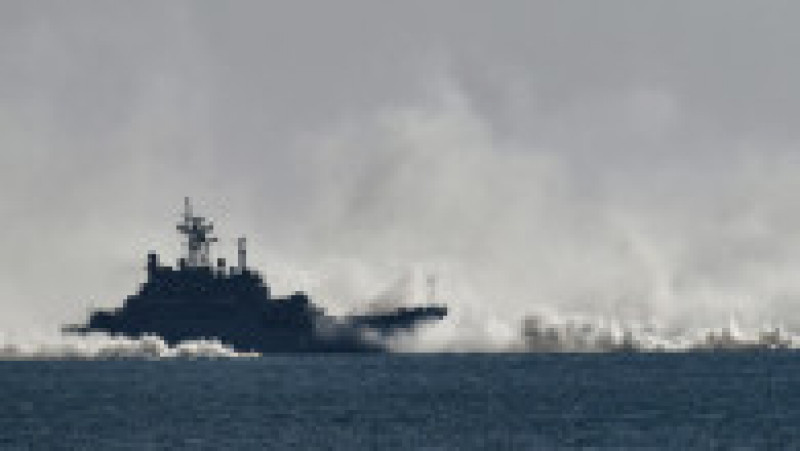 Imagine de arhivă cu nava de desant „Cezar Kunikov” la manevre militare care presupun debarcarea de trupe, Crimeea 2021. Foto: Profimedia Images | Poza 5 din 7