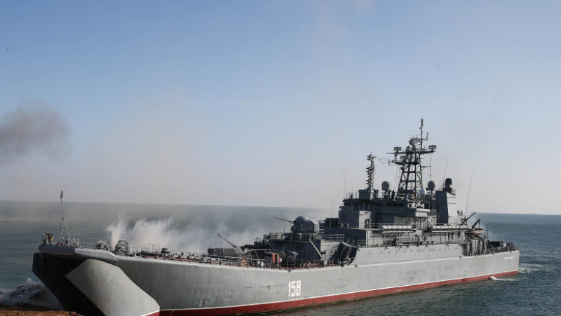 Imagine de arhivă cu nava de desant „Cezar Kunikov” la manevre militare care presupun debarcarea de trupe, Crimeea 2021. Foto: Profimedia Images