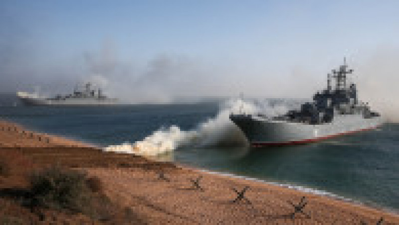 Imagine de arhivă cu nava de desant „Cezar Kunikov” la manevre militare care presupun debarcarea de trupe, Crimeea 2021. Foto: Profimedia Images | Poza 3 din 7