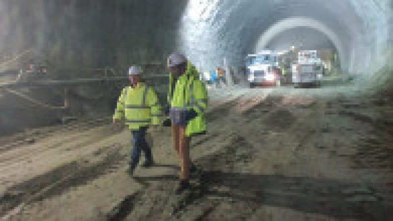 Tunelul va avea o lungime de 1,3 kilometri și va traversa dealul Momaia. Imagine din 10 ianuarie 2024. Sursa foto Ionel Scrioșteanu / Facebook | Poza 7 din 13