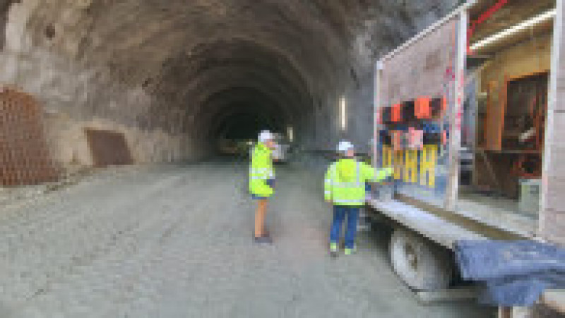 Tunelul va avea o lungime de 1,3 kilometri și va traversa dealul Momaia. Imagine din 10 ianuarie 2024. Sursa foto Ionel Scrioșteanu / Facebook | Poza 12 din 13