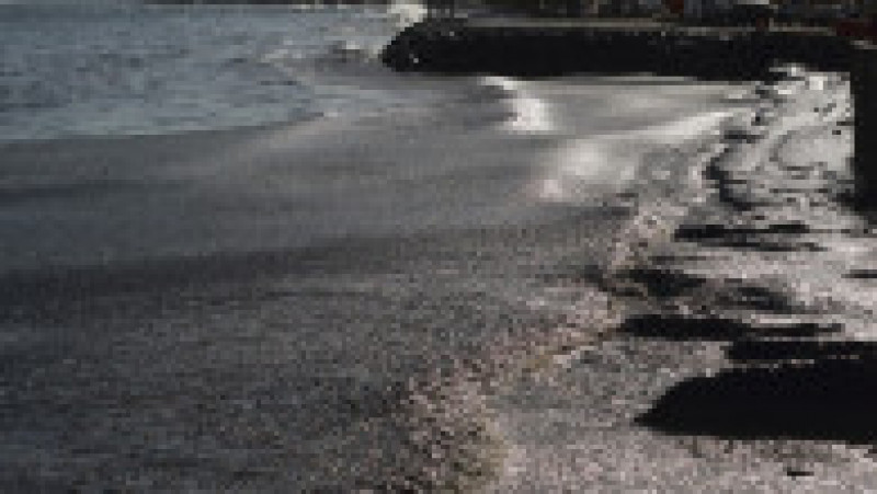 Deversarea petrolului în mare a avut loc pe data de 7 februarie și a poluat în jur de 15 kilometri din coasta insulei Tobago. Foto: Profimedia Images | Poza 1 din 7