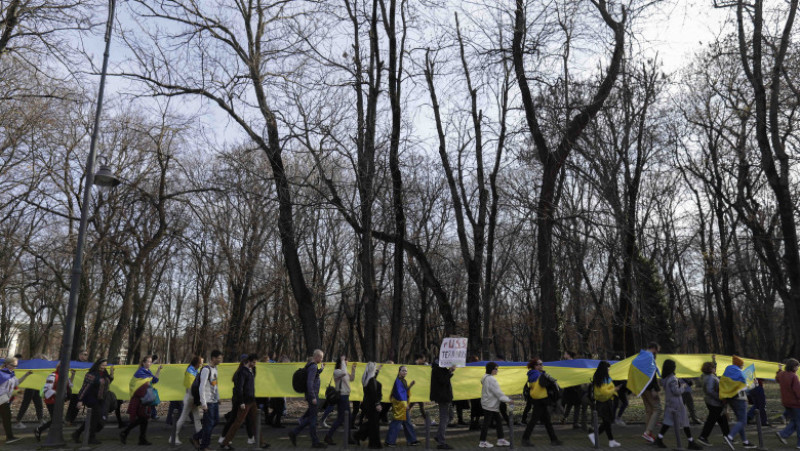 Marșul s-a încheiat cu un protest în fața Ambasadei Rusiei din București. Foto: INQUAM Photos / Octav Ganea