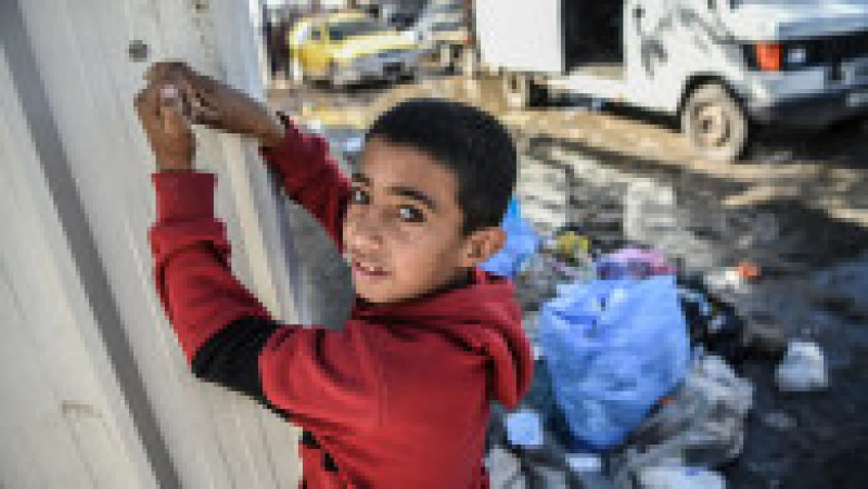 Străzile din Fâșia Gaza sunt pline de gunoaie, iar riscul de boli precum holeră, difterie și febră tifoidă este în creștere. Sursa foto: Profimedia Images | Poza 31 din 40