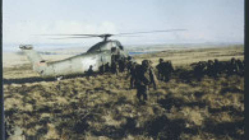 Trupe britanice în timpul războiului din Insulele Falkland. Sursa foto Profimedia Images | Poza 42 din 54