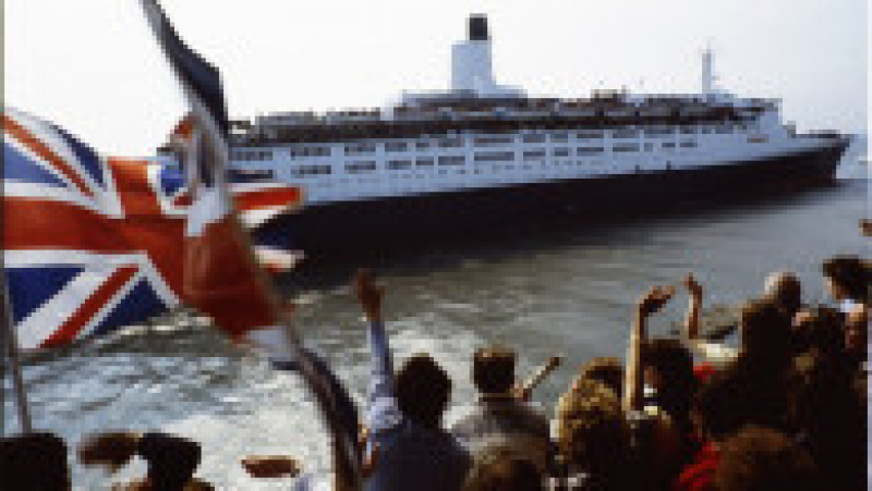 Nava Queen Elizabeth 2 transportă trupe britanice în timpul războiului din Insulele Falkland. Sursa foto Profimedia Images | Poza 28 din 54