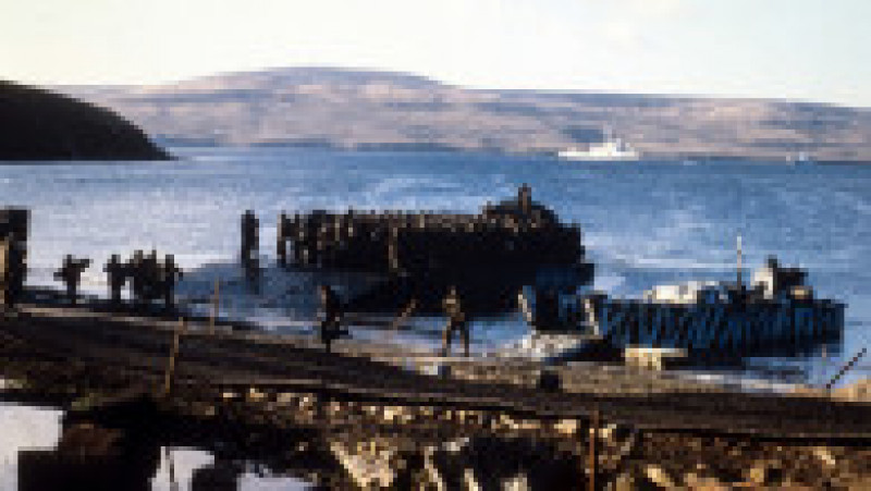 Trupe britanice în timpul războiului din Insulele Falkland. Sursa foto Profimedia Images | Poza 34 din 54