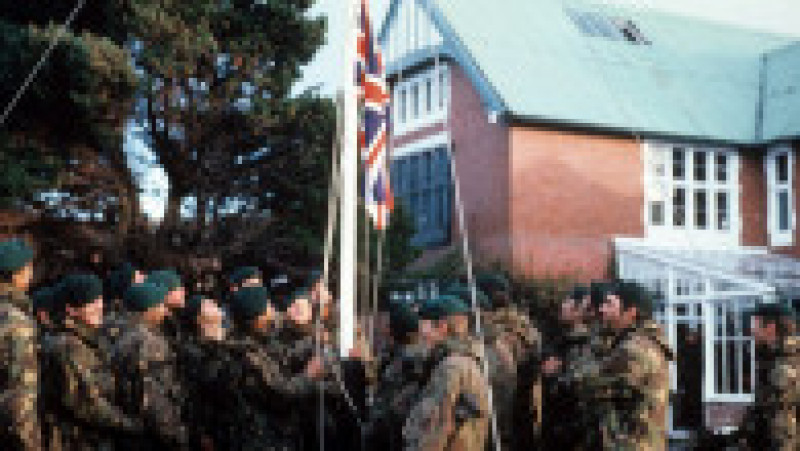 Trupe britanice în timpul războiului din Insulele Falkland. Sursa foto Profimedia Images | Poza 39 din 54