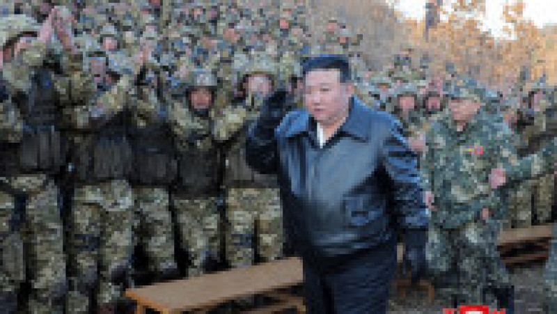 Kim Jong Un în timpul unei vizite la o bază de antrenament a armatei nord-coreene. Foto: Profimedia Images | Poza 4 din 8