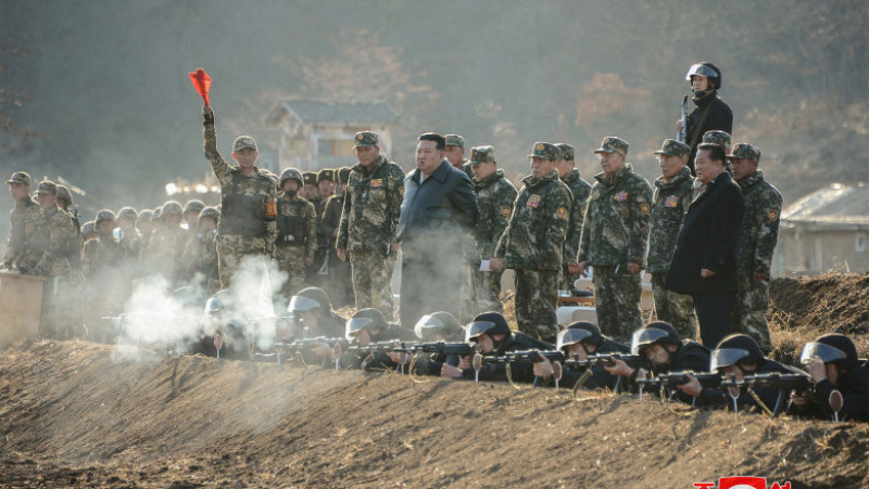 Kim Jong Un în timpul unei vizite la o bază de antrenament a armatei nord-coreene. Foto: Profimedia Images