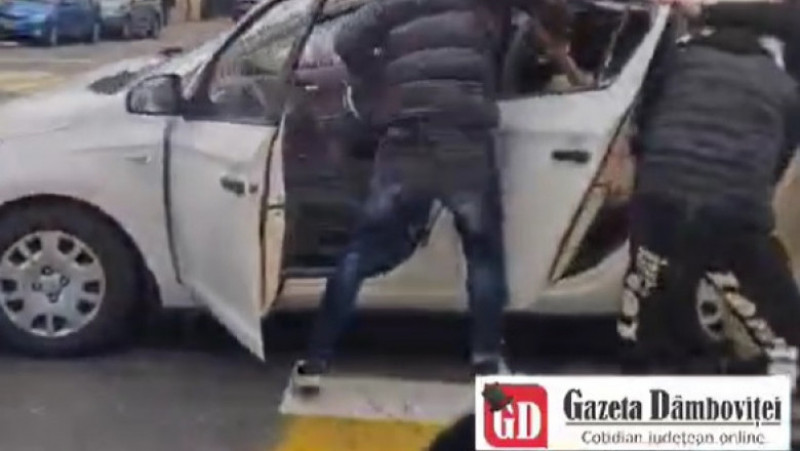 Bărbat atacat cu bâte și topoare în plină stradă, în Ploiești. Sursa foto: captură video Gazeta Dâmboviței