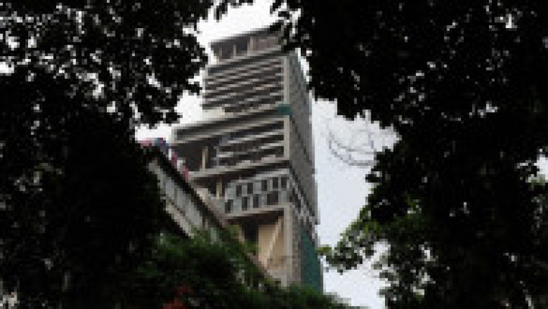 Antilia, reședința cu 27 de etaje, de 1 miliard de dolari, a celui mai bogat om din India, Mukesh Ambani FOTO: Profimedia Images | Poza 7 din 18