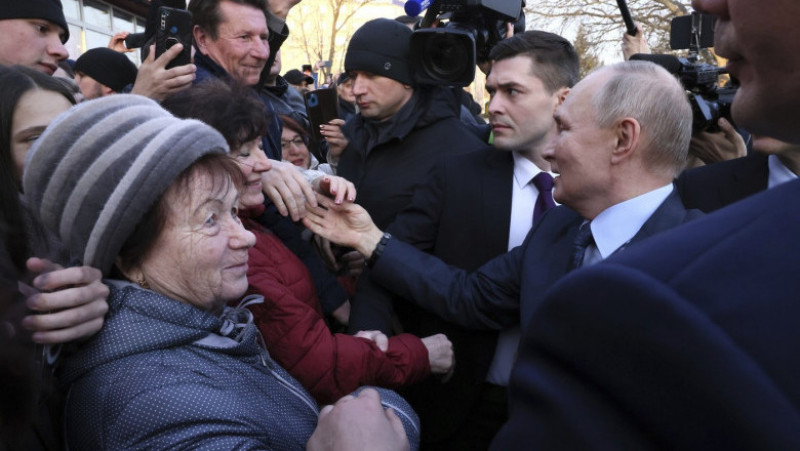Președintele rus a făcut o baie de mulțime. FOTO: Profimedia Images