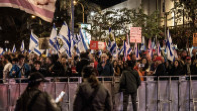 Mii de oameni s-au adunat în stradă la Tel Aviv și cer plecarea lui Netanyahu și eliberarea ostaticilor din Gaza. Foto: Profimedia Images | Poza 9 din 11