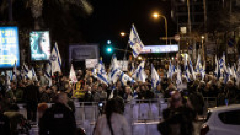 Mii de oameni s-au adunat în stradă la Tel Aviv și cer plecarea lui Netanyahu și eliberarea ostaticilor din Gaza. Foto: Profimedia Images | Poza 7 din 11