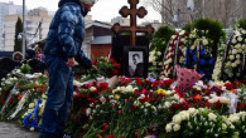 Rușii depun flori și sâmbătă la mormântul lui Aleksei Navalnii. FOTO: Profimedia Images | Poza 13 din 16