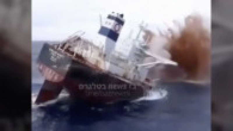 Nava britanică Rubymar s-a scufundat după ce a fost lovită de două rachete lansate de rebelii Houthi. Foto: Profimedia | Poza 5 din 11