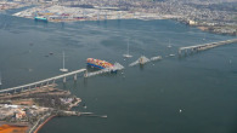 Podul Francis Scott Key din Baltimore, cu o lungime de 2,57 km, s-a prăbuşit, marţi, după ce un cargobot s-a izbit violent de acesta. FOTO: Profimedia Images | Poza 3 din 8