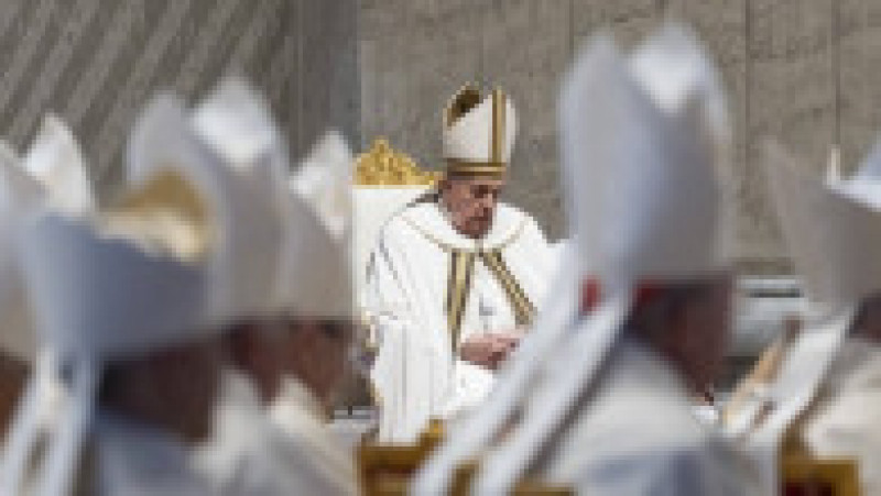 Papa Francisc conduce liturghia în Bazilica Sf. Petru din Vatican, în Joia Mare. Foto: Profimedia | Poza 9 din 9