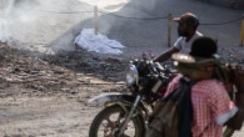 Peste 1500 de oameni au fost ucişi în escaladarea violenţelor dintre bandele din Haiti de la începutul acestui an, arată un raport al Oficiului ONU pentru drepturile omului de la Geneva, citat vineri de dpa. Sursa foto Profimedia Images | Poza 3 din 36