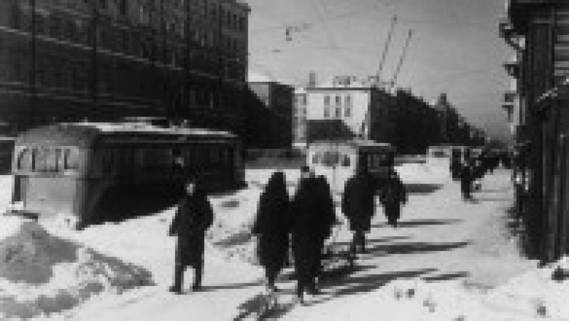 World War II / Soviet Union.
The siege of Leningrad by the North German Army, from 8.9.1941 –
January 1943.
Street scenes: The Nevsky-Prospekt during the blockade.
Photo, winter 1941.,Image: 147370206, License: Rights-managed, Restrictions: , Model Release: no | Poza 29 din 36