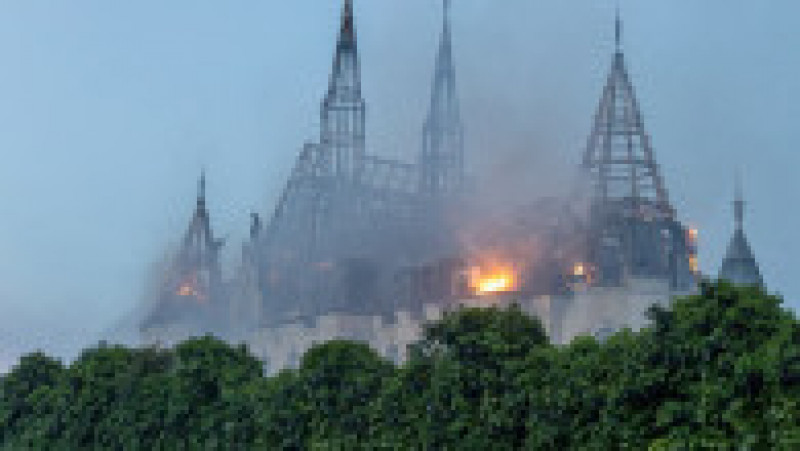 "Castelul lui Harry Potter" din Ucraina a ars după ce rușii l-au lovit cu o rachetă FOTO: Profimedia Images | Poza 1 din 8