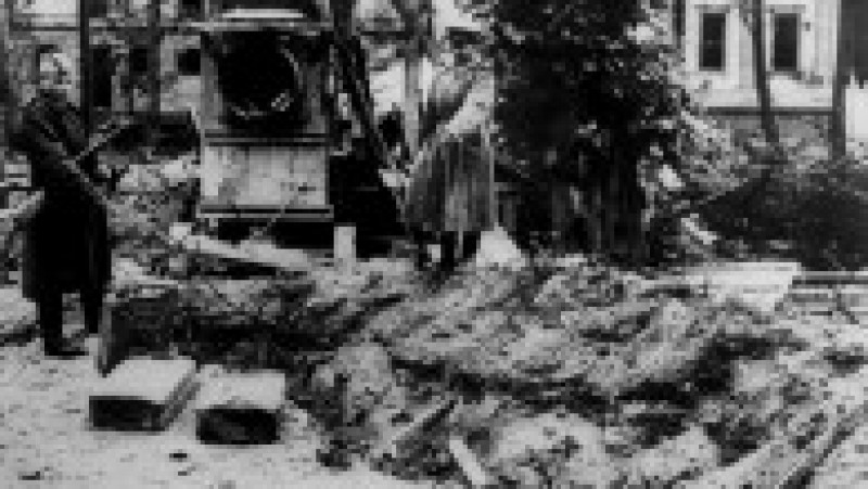 Locul în care au fost incinerate și îngropate de naziști cadavrele lui Adolf Hitler și a Evei Braun. Foto: Profimedia Images | Poza 7 din 15