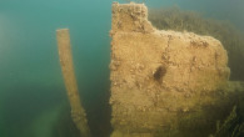 Ruinele vechiului sat Savasan, parțial inundat. Foto: Profimedia | Poza 3 din 11