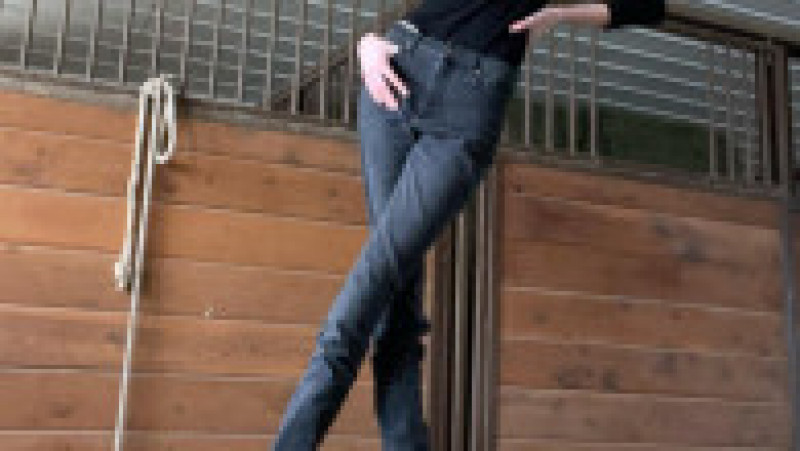 Maci Currin, de 21 de ani, din Austin, Texas, deține recordul pentru cele mai lungi picioare din lume FOTO: Profimedia Images | Poza 17 din 18