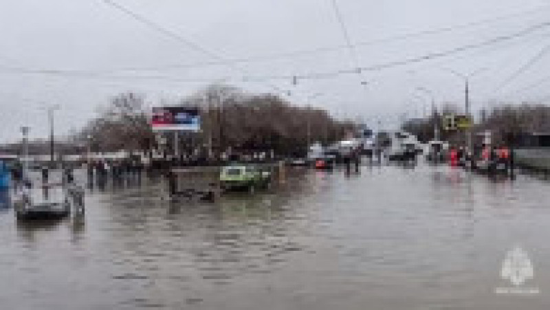 Rusia a evacuat deja mii de persoane în ultimele zile din cauza inundaţiilor, în special în regiunea Orenburg, la graniţa cu Kazahstanul. FOTO: Profimedia Images | Poza 5 din 9