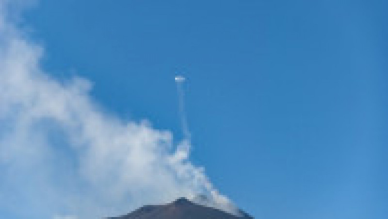 Cercuri de fum aproape perfecte ies din Vulcanul Etna şi oferă un adevărat spectacol. Foto: Profimedia | Poza 11 din 11
