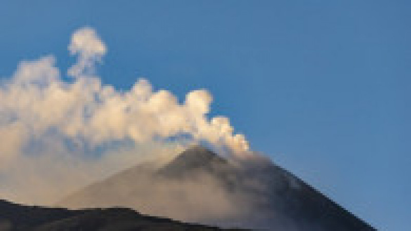 Cercuri de fum aproape perfecte ies din Vulcanul Etna şi oferă un adevărat spectacol. Foto: Profimedia | Poza 7 din 11