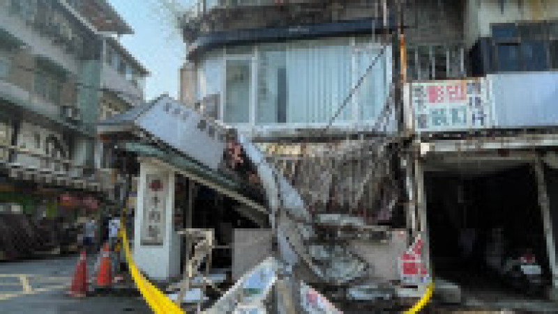 Cutremur de 7,4 în Taiwan. Oameni blocaţi după ce 26 de clădiri s-au prăbuşit. 9 răniţi pe o autostradă. Alerte de tsunami în trei țări. FOTO: Profimedia Images | Poza 11 din 23
