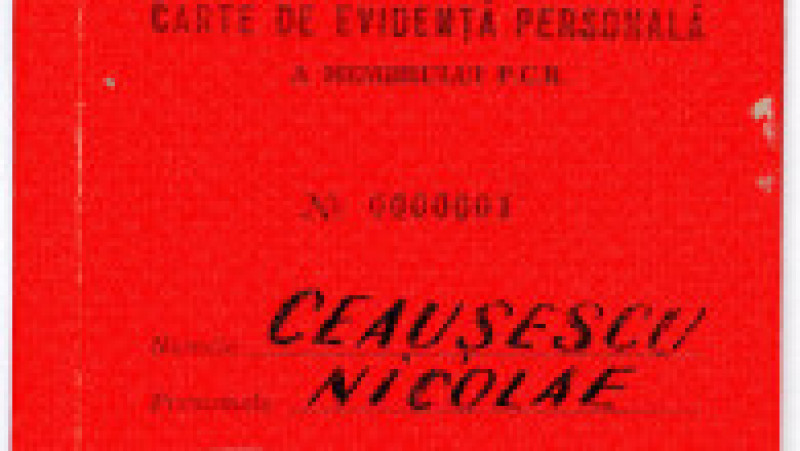 Cartea de evidență personală a membrului PCR Nicolae Ceaușescu. Sursă: CNSAS | Poza 1 din 11