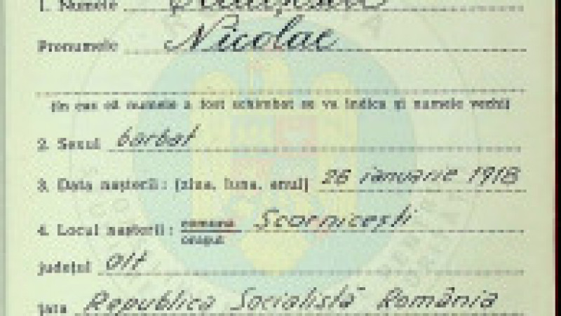 Cartea de evidență personală a membrului PCR Nicolae Ceaușescu. Sursă: CNSAS | Poza 2 din 11
